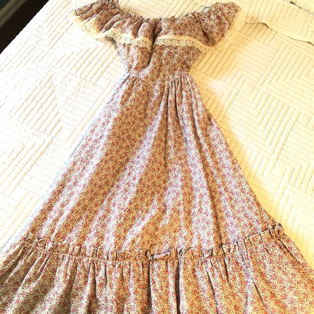 Gunne Sax by Jessica Prairie 70s floral dress